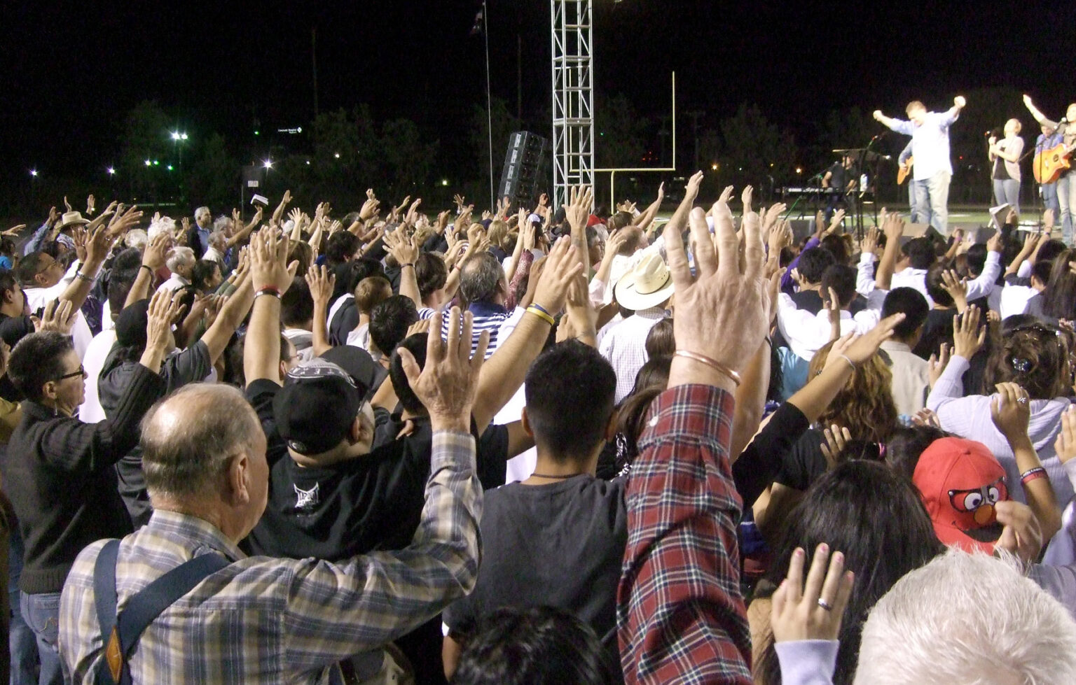 Texas revival 1,036 make decisions for Christ in small town God Reports