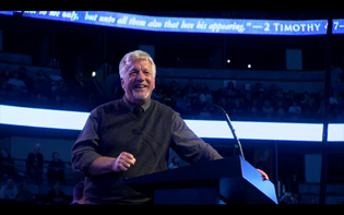 Pastor Jon Courson recalls Chuck Smith's fatherly influence