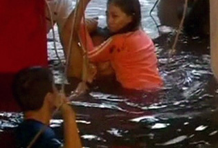 Flood victims struggle in Tacloban