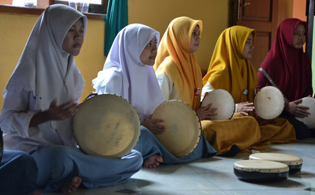 Playing the daf