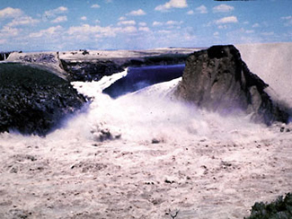 Failure of Teton Dam in Idaho, 1976