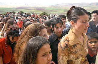 Yazidis flee ISIS fighters