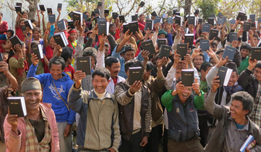 Believers in Nepal receive Bibles