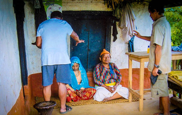 Indigenous missionaries pray with women in Nepal (Photo: Christian Aid Mission)