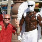 pay to take a picture with human statue venice, CA