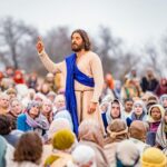 Jesus and crowd