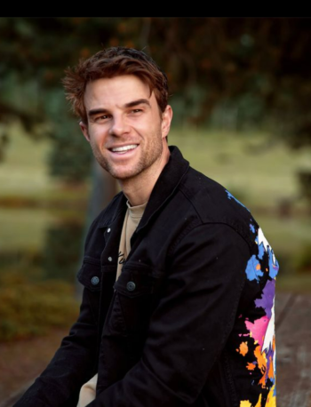 Biography (Biografia) - Nathaniel Buzolic Fansite
